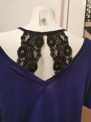 T-shirt bleu dentelle noire Camaieu