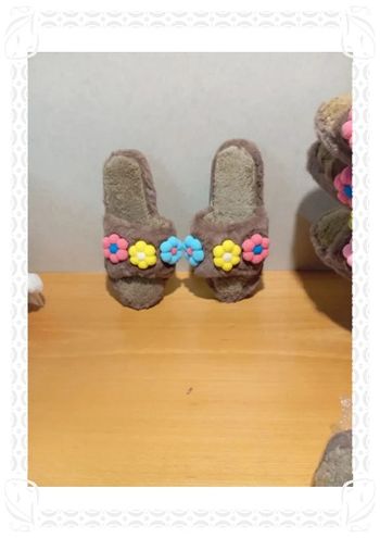 Chausson poile avec fleurs neuf