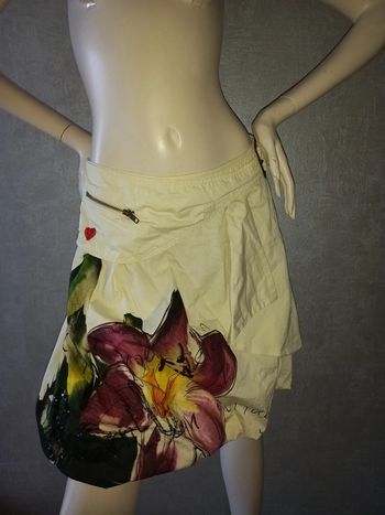 jupe boule crème et coloré desigual taille 40
