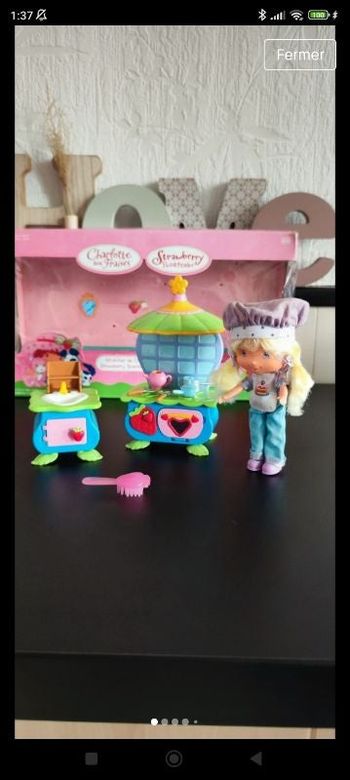 Lot cuisine et poupée charlotte aux fraises