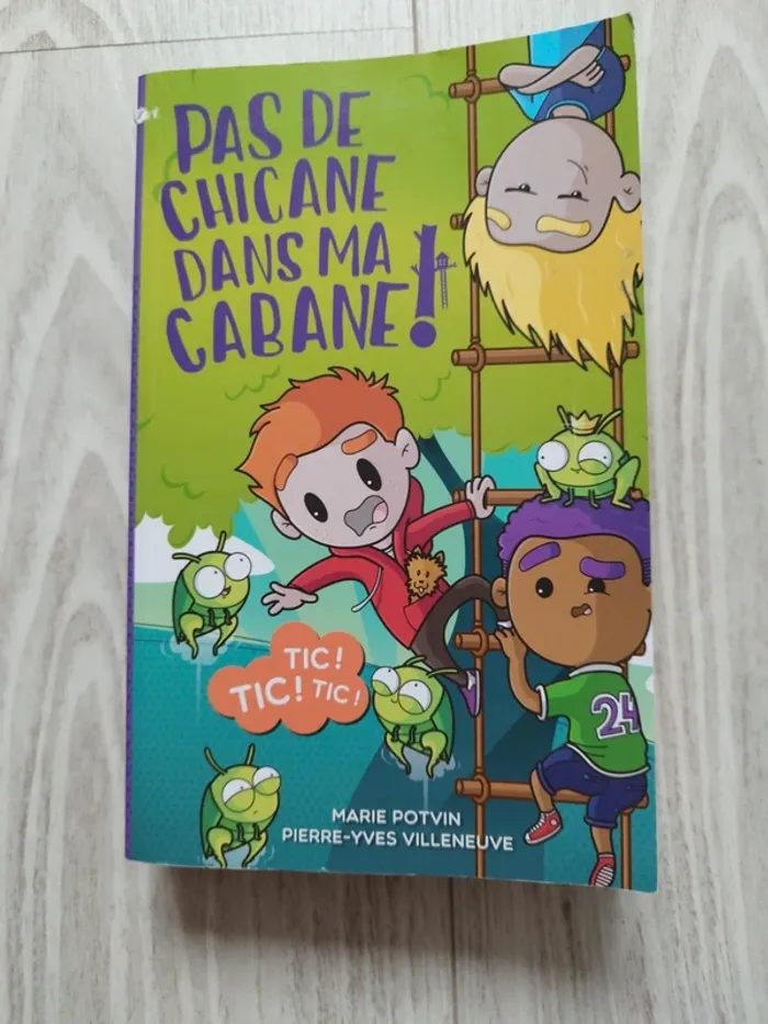 Livre gris caractère
