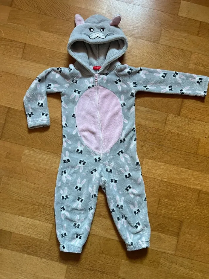 Surpyjama lapin 3 ans très bon état