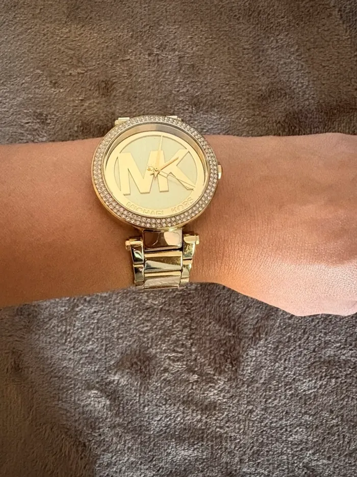 Montre femme Michael Kors doré en bon état - photo numéro 12