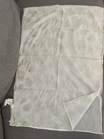 Foulard blanc à motifs doré