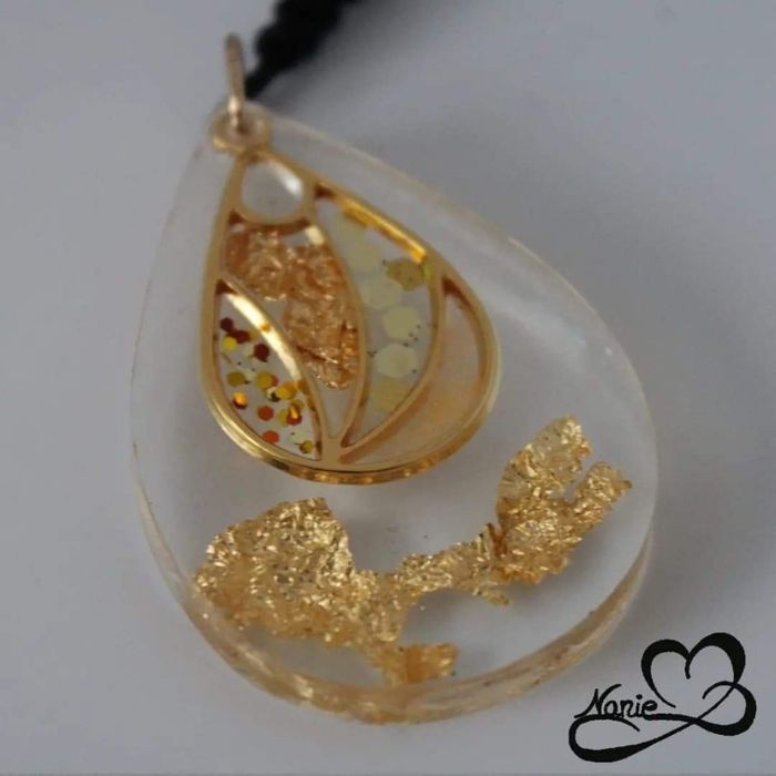 Pendentif en résine avec des feuilles d'or !! - photo numéro 3