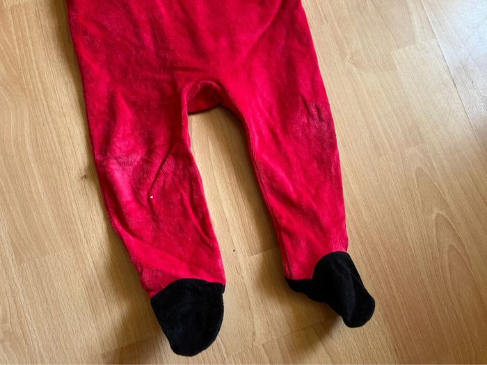 Beau pyjama/grenouillère en velours rouge «père noël » T. 18 mois/81 cm + son bonnet - photo numéro 7
