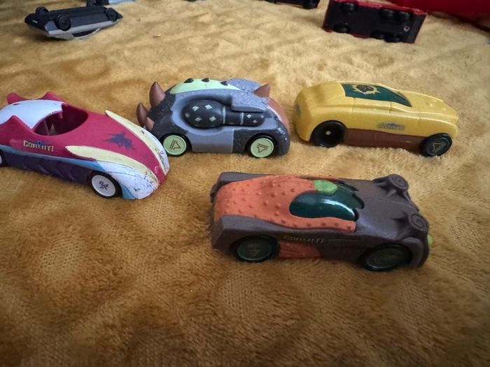Lot de 4 voitures gormiti - photo numéro 3