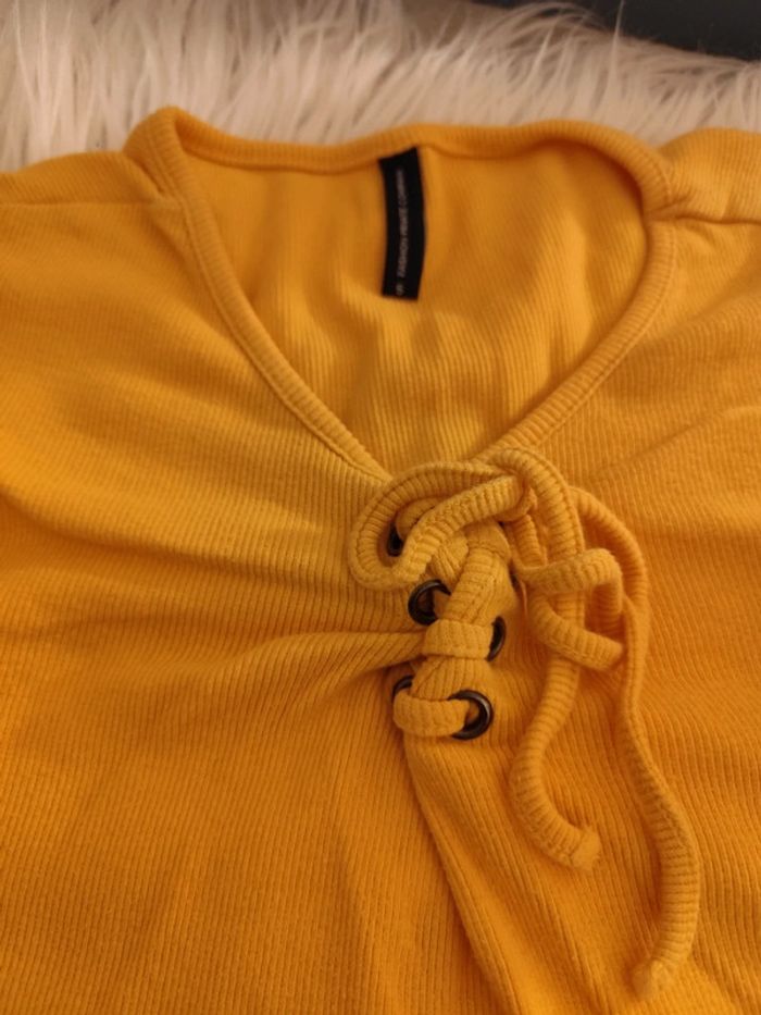 Pull jaune a lacets - photo numéro 3