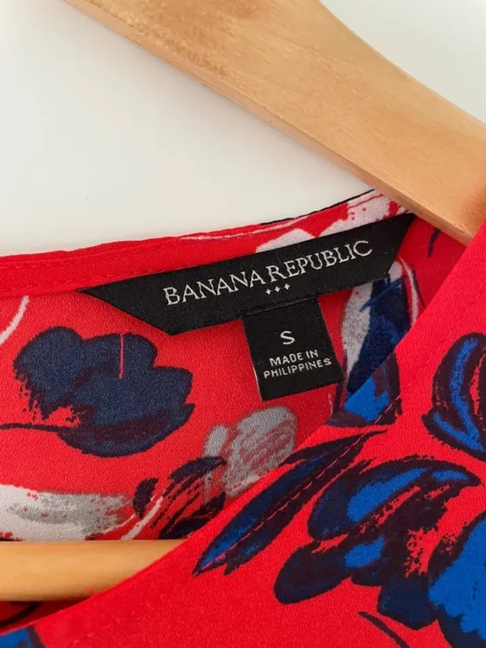 Magnifique blouse rouge banana republic taille S - photo numéro 2