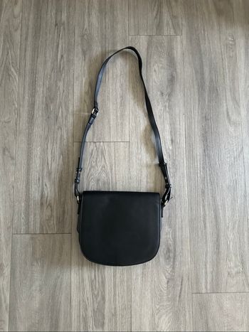 Sac bandoulière demi lune noir Mango