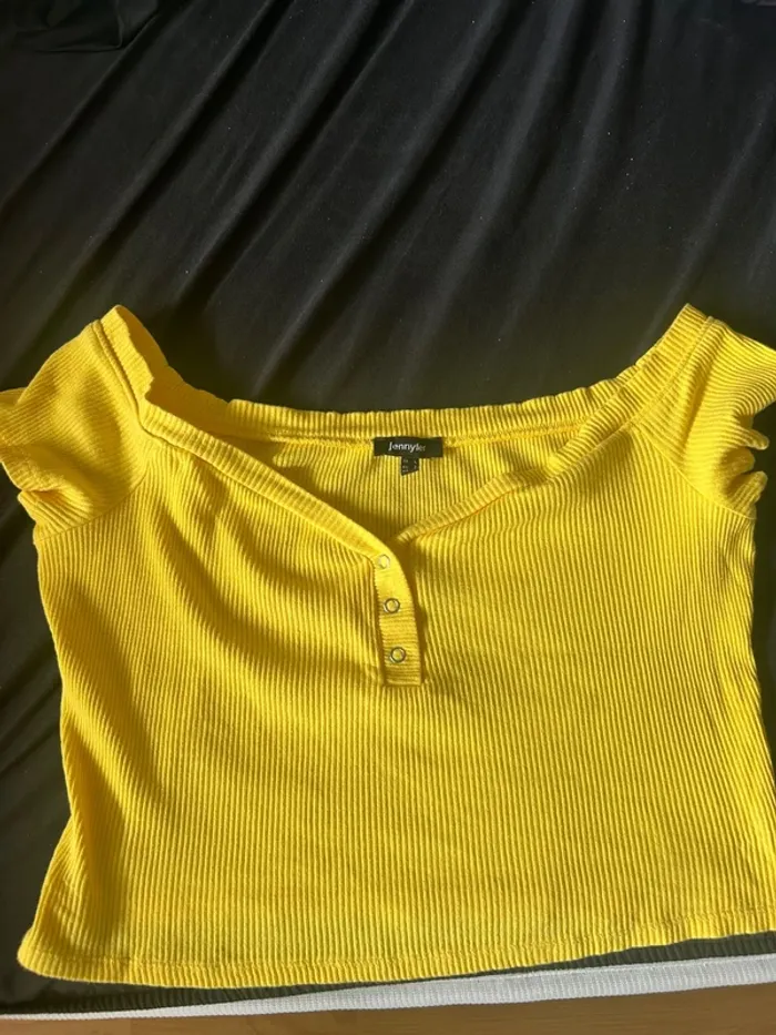 Petit haut court jaune taille L - photo numéro 3