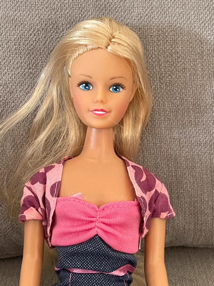 poupée Barbie en jean - photo numéro 6