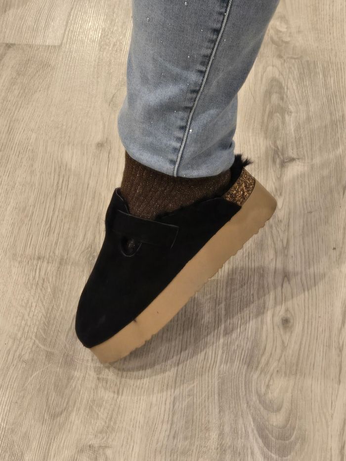 Mules noires fourrées à plateforme P38/39 neuves - photo numéro 10