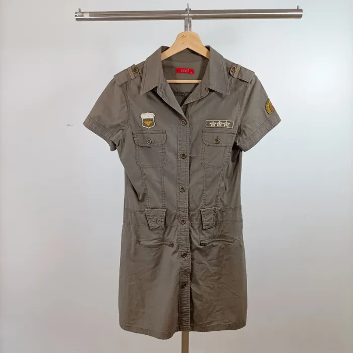 Robe saharienne kaki gris style militaire Zoe taille 40 coton 100 % poches et écussons A1490