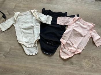 Lot de bodies bébé