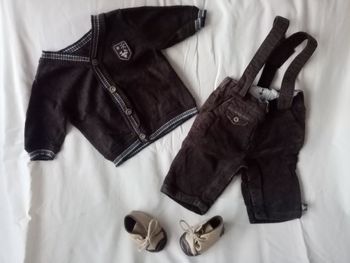 Ensemble pantalon à bretelle, gilet et chaussure 3 mois