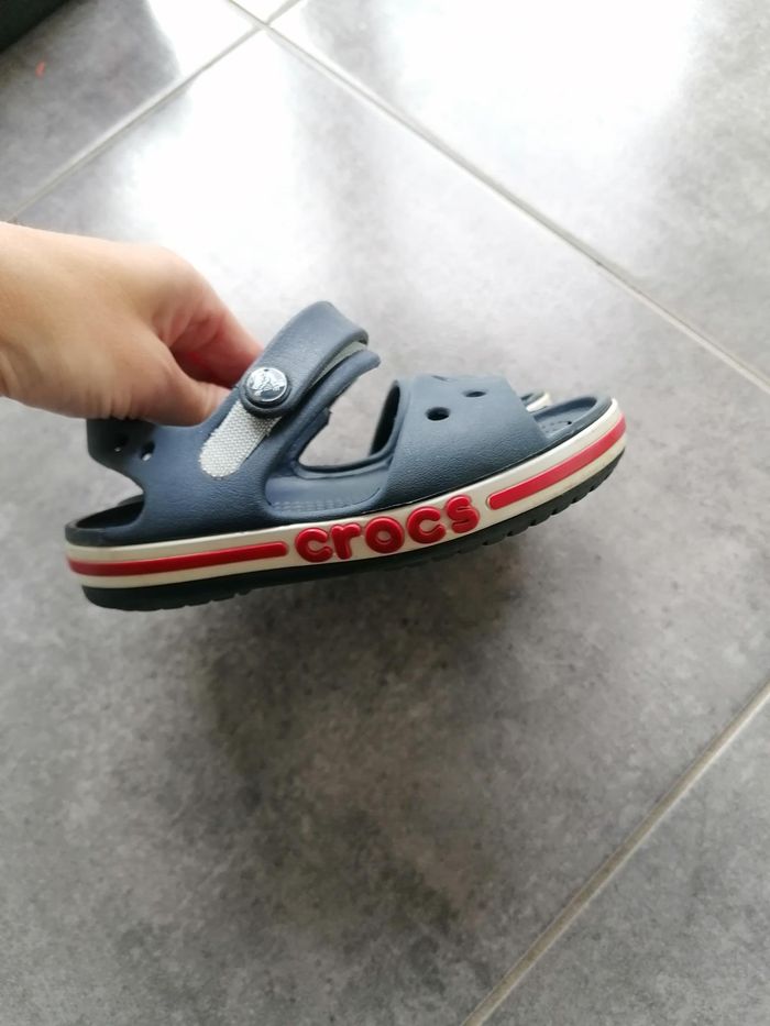 Sandale crocs taille 9 soit 25-26 bon état