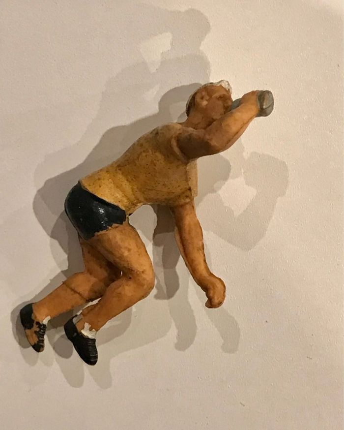 Figurine ancienne sportif style cycliste - photo numéro 3