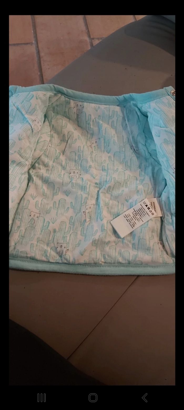 Gilet reversible vert 1 mois - photo numéro 4