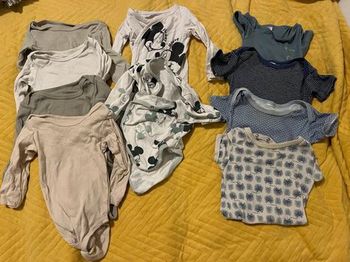 Lot de 10 bodies garçon 6 mois 