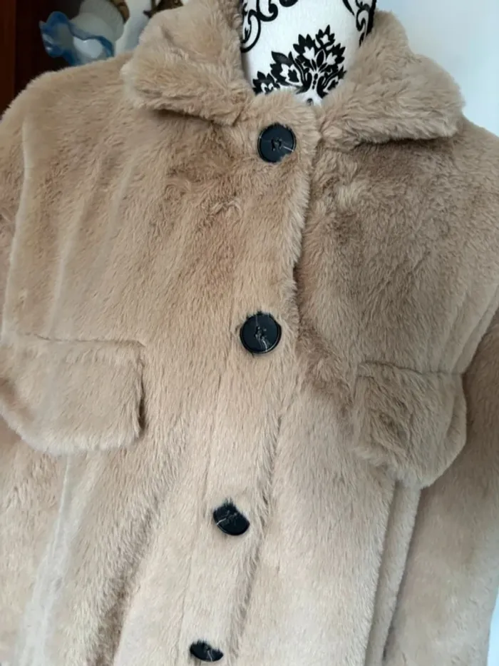 Veste en fausse fourrure beige S/M - photo numéro 2