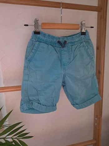 Short bleu ciel dpam 4 ans 104 cm tbe
