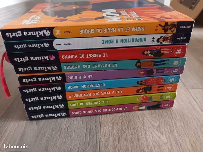 Lot de 9 livres kinra girls moka anne cresci playbac Lot de 9 livre neuf fille Destination japon L