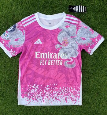 Maillot foot collector Real Madrid CF Espagne Mbappe 9 neuf avec étiquette jamais porté taille 8 ans