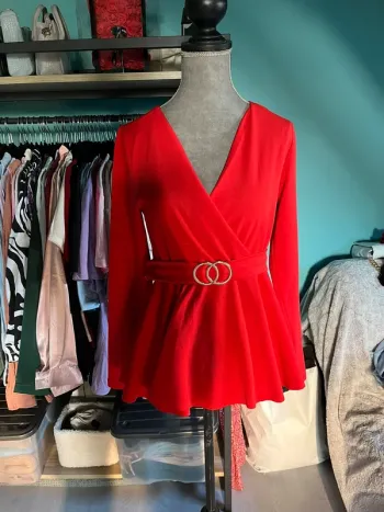 blouse rouge
