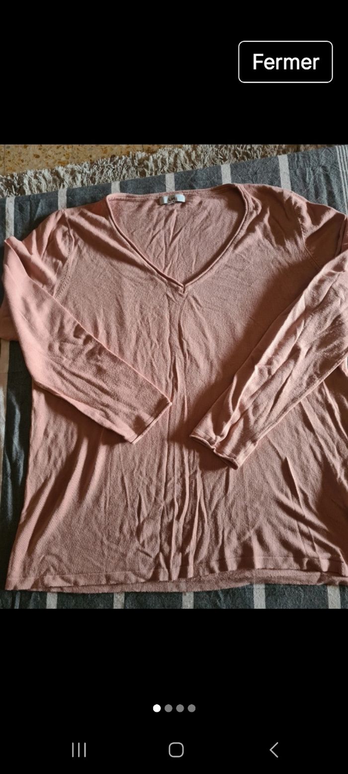Pull. Manches longues. Rose poudré. Taille 42 . la halle.  longueur 66. Aisselles à aisselles 57.