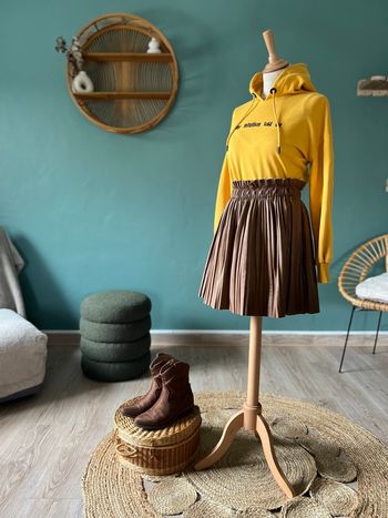 Sweat Court tendance à Capuche Bershka Jaune Moutarde