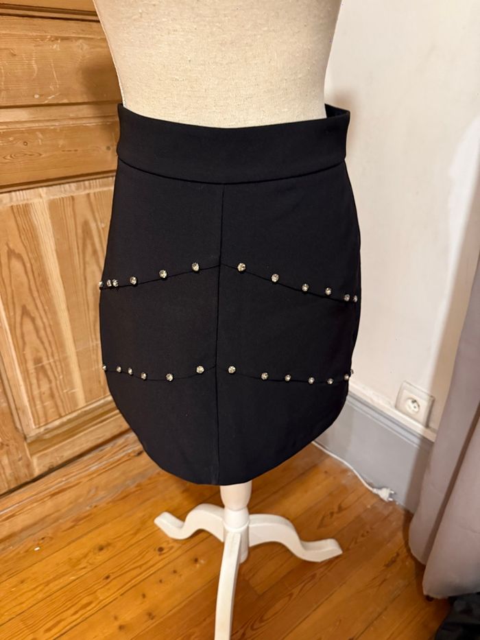 Jupe noire brillante - photo numéro 3