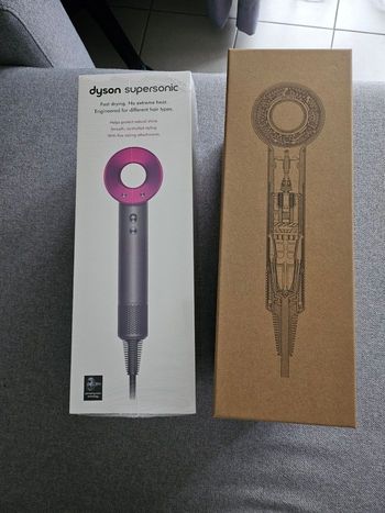Sèche cheveux dyson supersonic  gris/fushia neuf