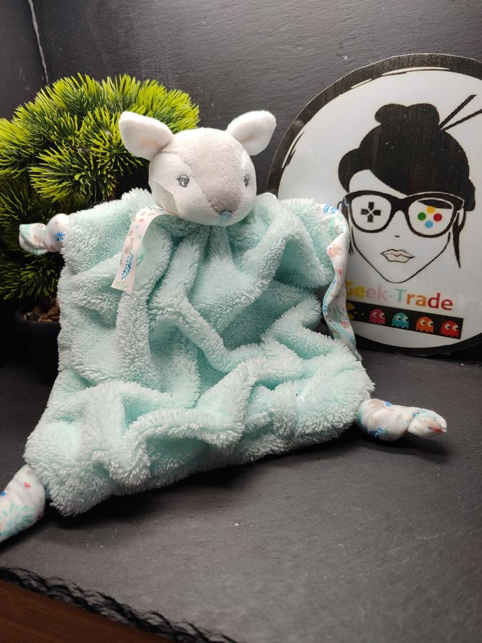 Doudou Kaloo Biche Faon Plume Oiseau Bleu Vert Turquoise Blanc Gris Plat Fleur - photo numéro 1