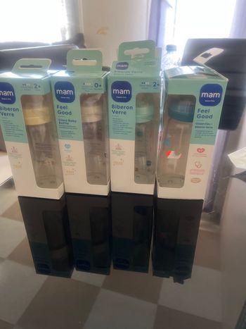 Lors de 4 biberons mam en verre 