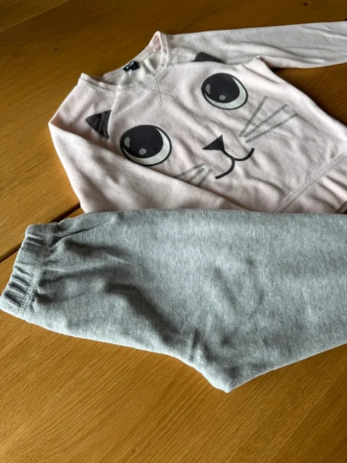 Pyjama 2 pièces en velours à ML haut rose pâle et tête de chat, bas gris - Taille 4 Ans - photo numéro 3