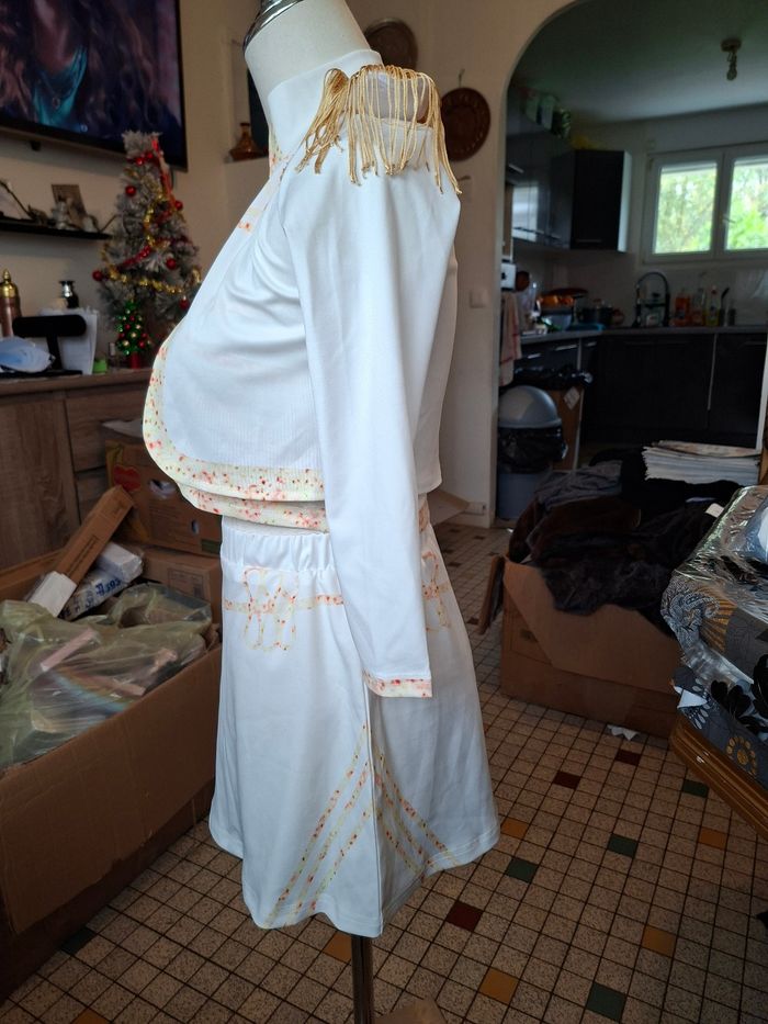 Ensemble fille neuf taille 5 ans blanc prix 5 euro 50 - photo numéro 2