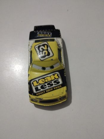 Voiture Cars n°52 jaune/noir