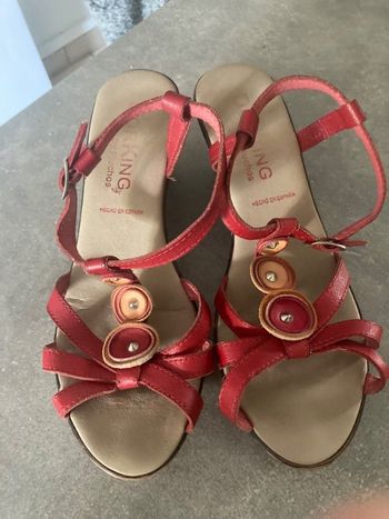 Nu-pieds compensé rouge