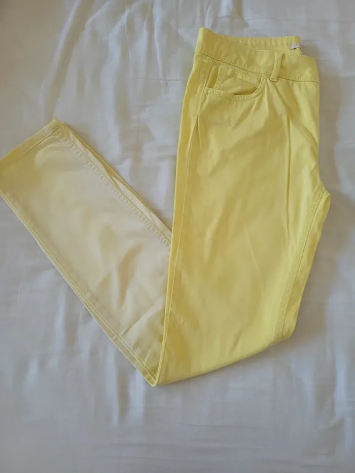Pantalon Camaïeu jaune et blanc - photo numéro 2