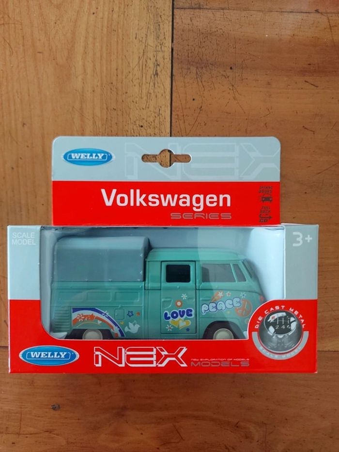 Volkswagen  T1  soft-top  - vert  - place and love