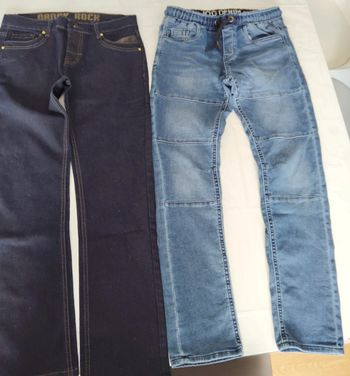 Lot de deux jean taille 12 ans