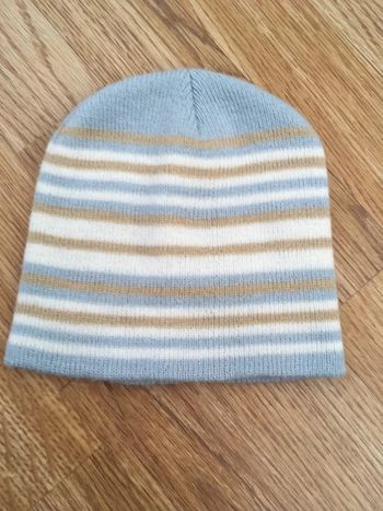 Bonnet bébé en bon état. Taille 3-6 mois, 42 cm.