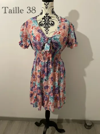 Robe neuve taille 38 à fleurs rose bleu violet