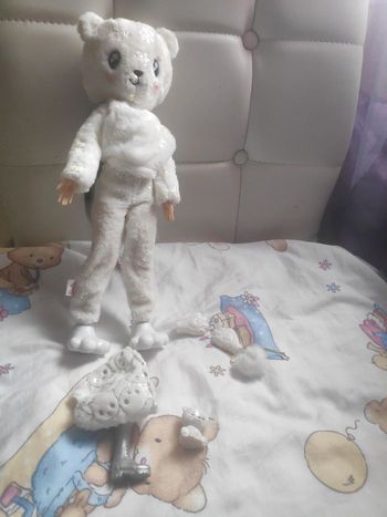 Poupée en tres bon état