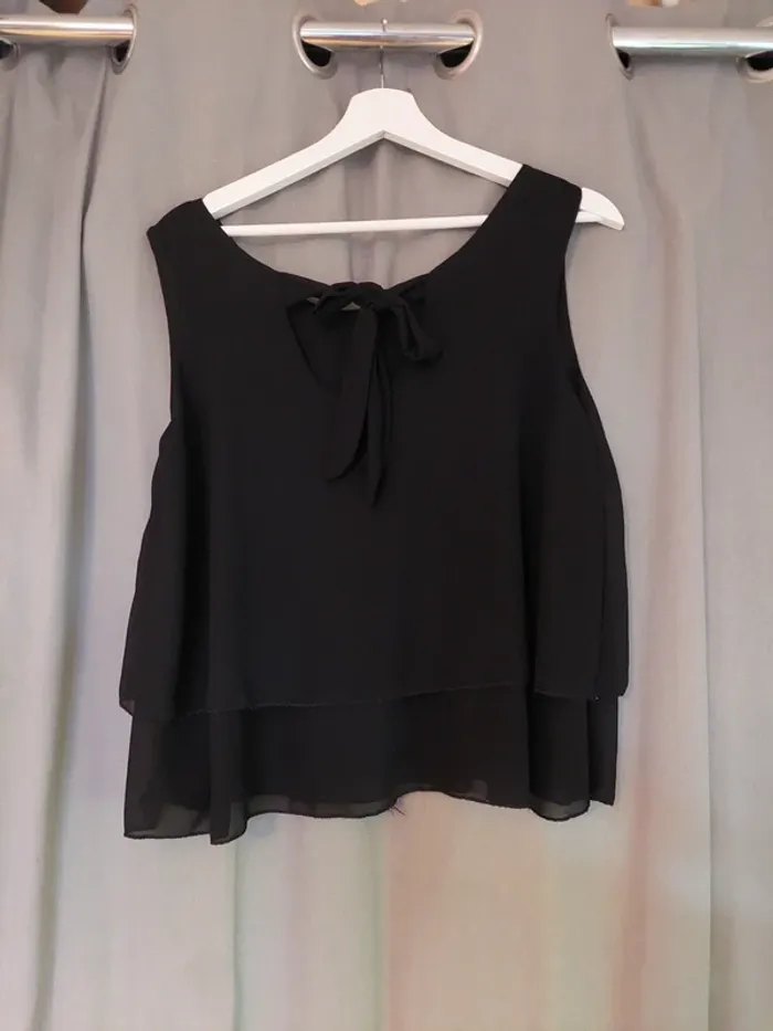 Top Noir Volanté avec Nœud au Dos – Taille 38 (Marque Fashion) - parfait état - photo numéro 5