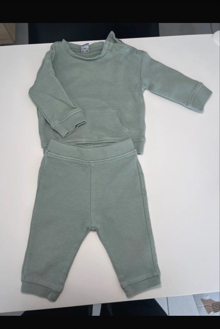 Ensemble vert sauge (haut + pantalon)