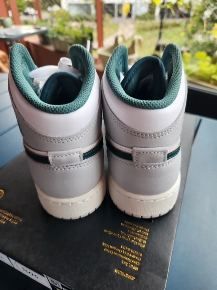 Air jordan 1 Mid blanc vert Taille 38 neuves mixte - photo numéro 5
