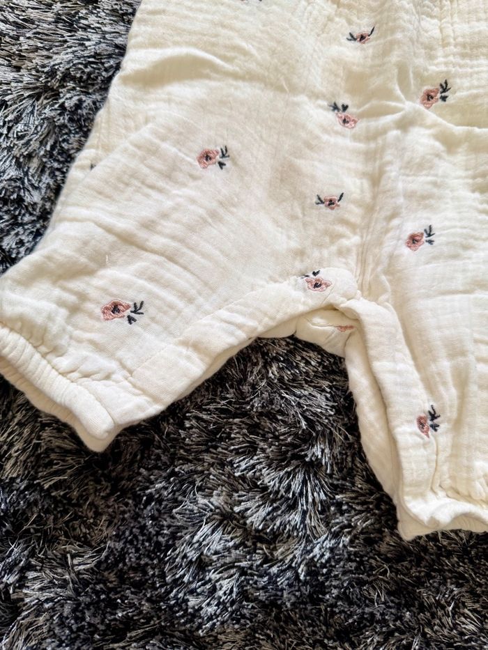 Combinaison crème à fleur - photo numéro 3
