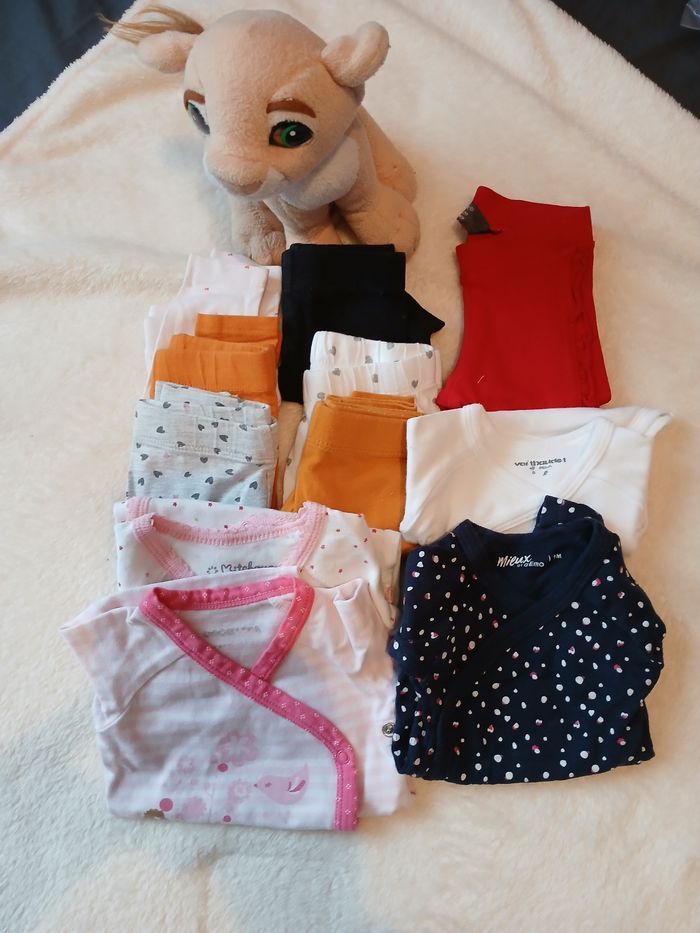 Lot de vetement fille 1 mois tres bon état - photo numéro 2